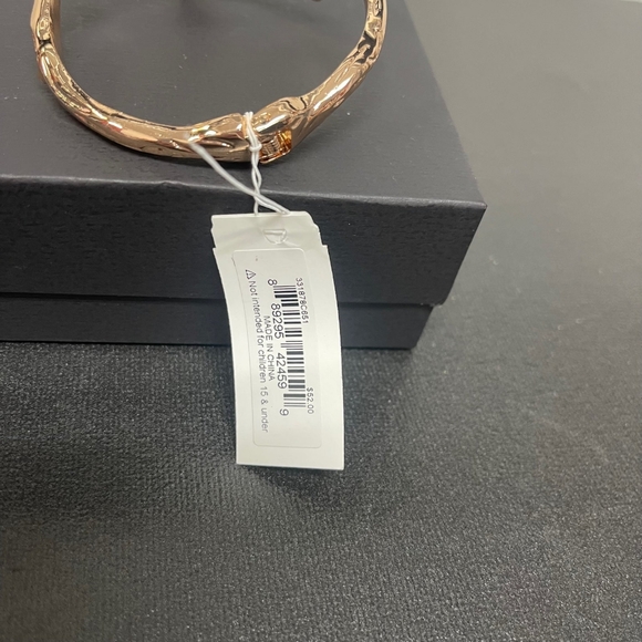 Betsey Johnson Rose Hing - Picture 6 of 8